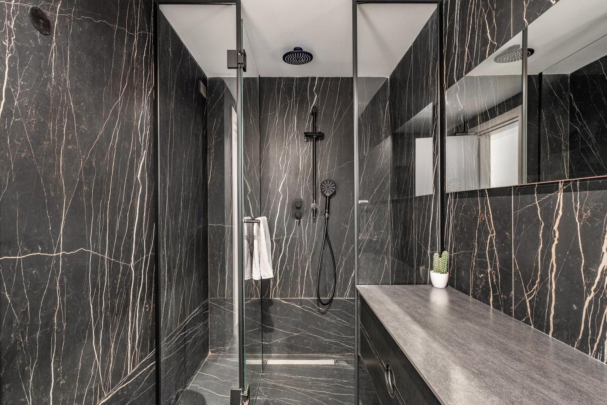 Penthouse 3Br + Roof Top + Parking - On The Beach Хайфа Экстерьер фото