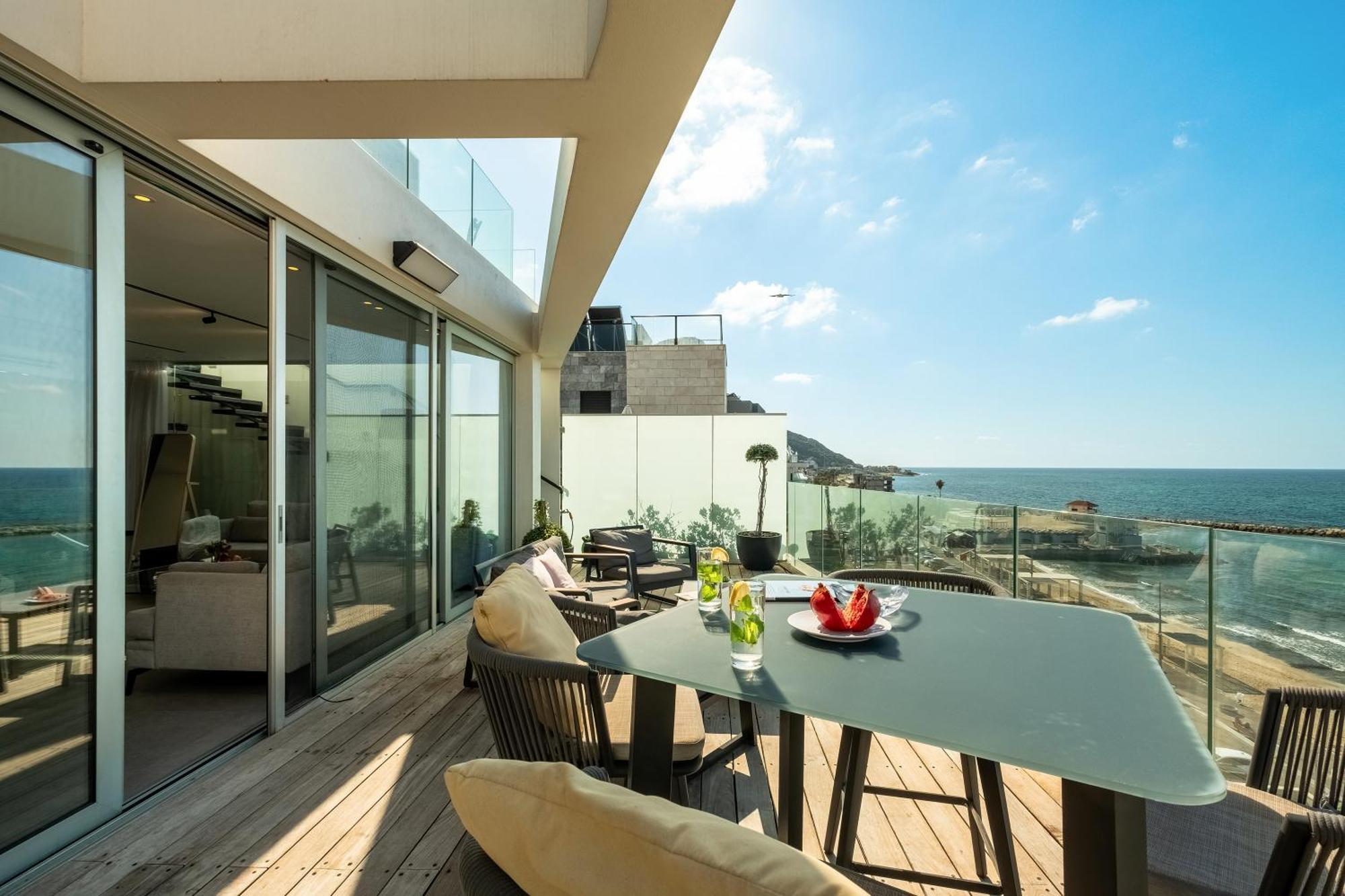 Penthouse 3Br + Roof Top + Parking - On The Beach Хайфа Экстерьер фото